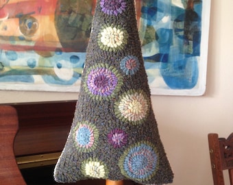 Wool Hooked Christmas Tree Kit: Irish Lights, Holiday Decor