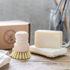 Eco Friendly Washing Up Kit - Wooden Pot Brush and Vegan Natural Dish Soap - Zero Waste Washing Up Set