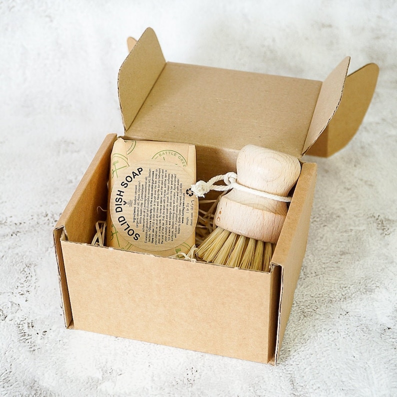 Battle Green Eco Friendly washing up set,  A plastic free solid soap bar for washing dishes and a plastic free pots and pans scrubber with tampico bristles