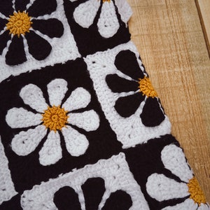 Retro Daisy Square Pattern Floral Granny Square DIY Crochet Flower Afghan Vintage-Inspired Boho Decor image 3