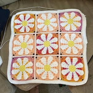 Retro Daisy Square Pattern Floral Granny Square DIY Crochet Flower Afghan Vintage-Inspired Boho Decor image 8