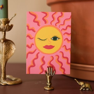 Cartolina A6 con faccia di sole rosa