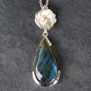 Poppy Flower Pendant in 925 Silver and Labradorite