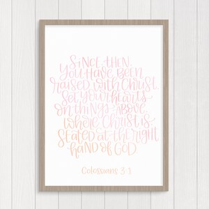 Setze dein Herz auf die Dinge oben | Kolosser 3:1 NIV | Handgemachte Bibel Vers Wand Kunst Printable | Christliches Zitat | Moderne Kalligrafie