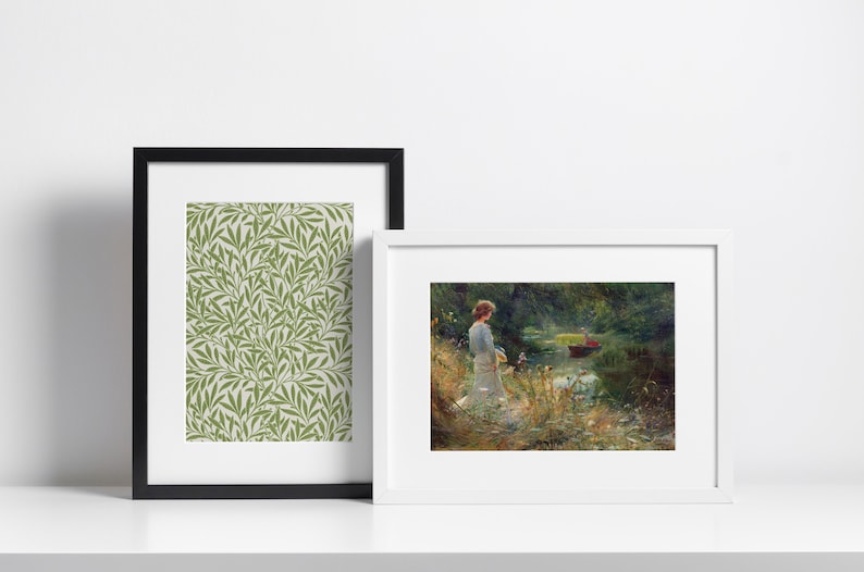 Peut inclure: Deux impressions encadr&eacute;es, l'une avec un motif de saule vert et blanc et l'autre avec une peinture d'une femme debout au bord d'une rivi&egrave;re.