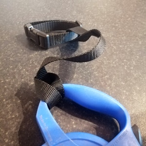 safewalker wrist strap attachment for dog leads and extendables stay safe walking your dog