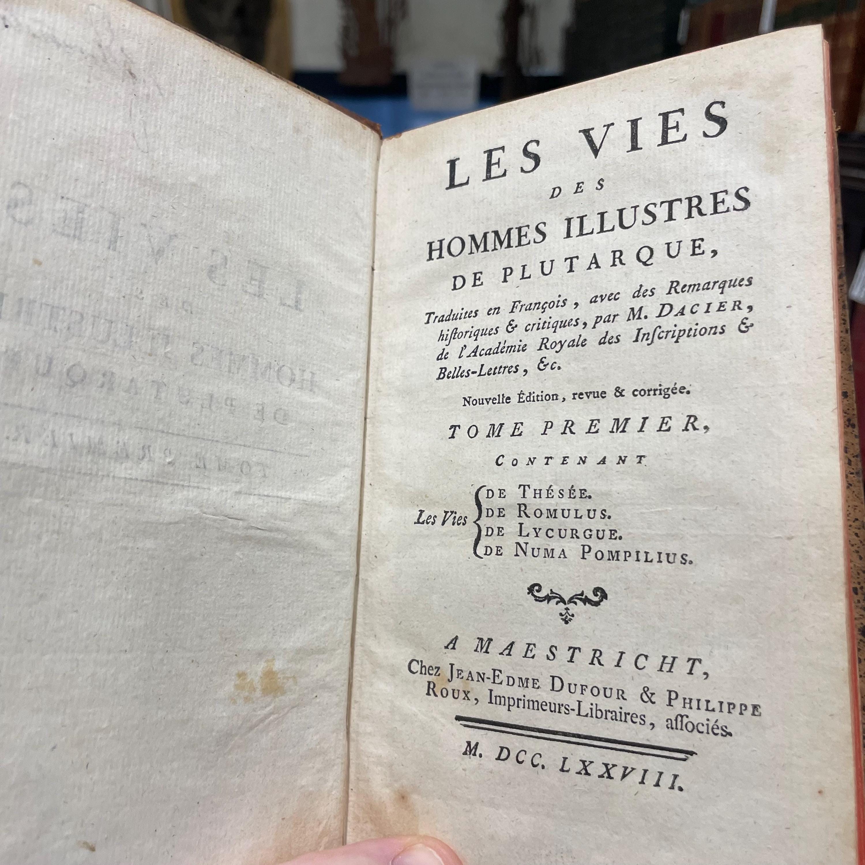 Les Vies Des Hommes Illustres De Plutarque, Traduites en français, avec des remarques historiques & critiques, par M. Dacier, de l’Académie royale des inscriptions & belles-lettres, &c. Nouvelle édition, revue & corrigée, Tome Premier. Contenant Les Vies de Thésée, de Romulus, de Lycurgue, de Numa Pompilius. TRANSLATION: The Lives Of Illustrious Men Of Plutarch, Translated into French, with historical & critical remarks, by M. Dacier, of the Royal Academy of Inscriptions & Belles-Lettres, etc. New Edition, Revised & Corrected, First Volume,
Containing The Lives of Theseus, of Romulus, of Lycurgus, of Numa Pompilius. — photograph 4.