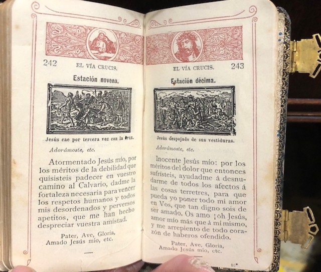 Novisimo Diamante Divino, Que Contiene La Santa Misa Meditaciones Para La Confesion Y Comunion La Semana Santa Etc., Etc. Con la Autorizacion Eclesiastica. Translated from Spanish: Newest Divine Diamond, Which Contains the Holy Mass, Meditations for Confession and Communion, Holy Week, Etc., Etc. With Ecclesiastical Authorization. — photograph 9.
