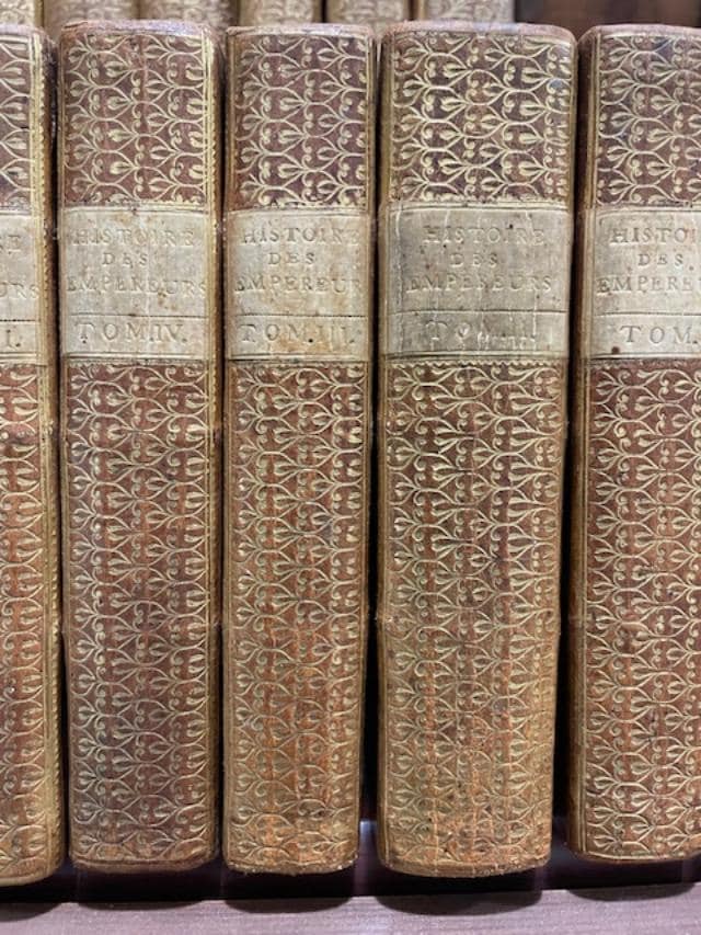 Histoire des empereurs romains, depuis Auguste jusqu'à Constantin Par Mr. Crevier, Professeur Émérite de Rhétorique au Collège de Beauvais. Tome premier. Translated: History of the Roman Emperors, From Augustus to Constantine By Mr. Crevier, Emeritus Professor of Rhetoric at the College of Beauvais. Volume One. — photograph 3.