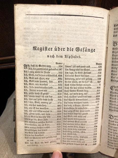 Allgemeines Gesang buch auf königlichen allergnädigsten Befehl dem öffentlichen und häußlichen Gebrauche. TRANSLATION: General Hymnal by Royal Most Gracious Command for Public and Domestic Use. — photograph 5.