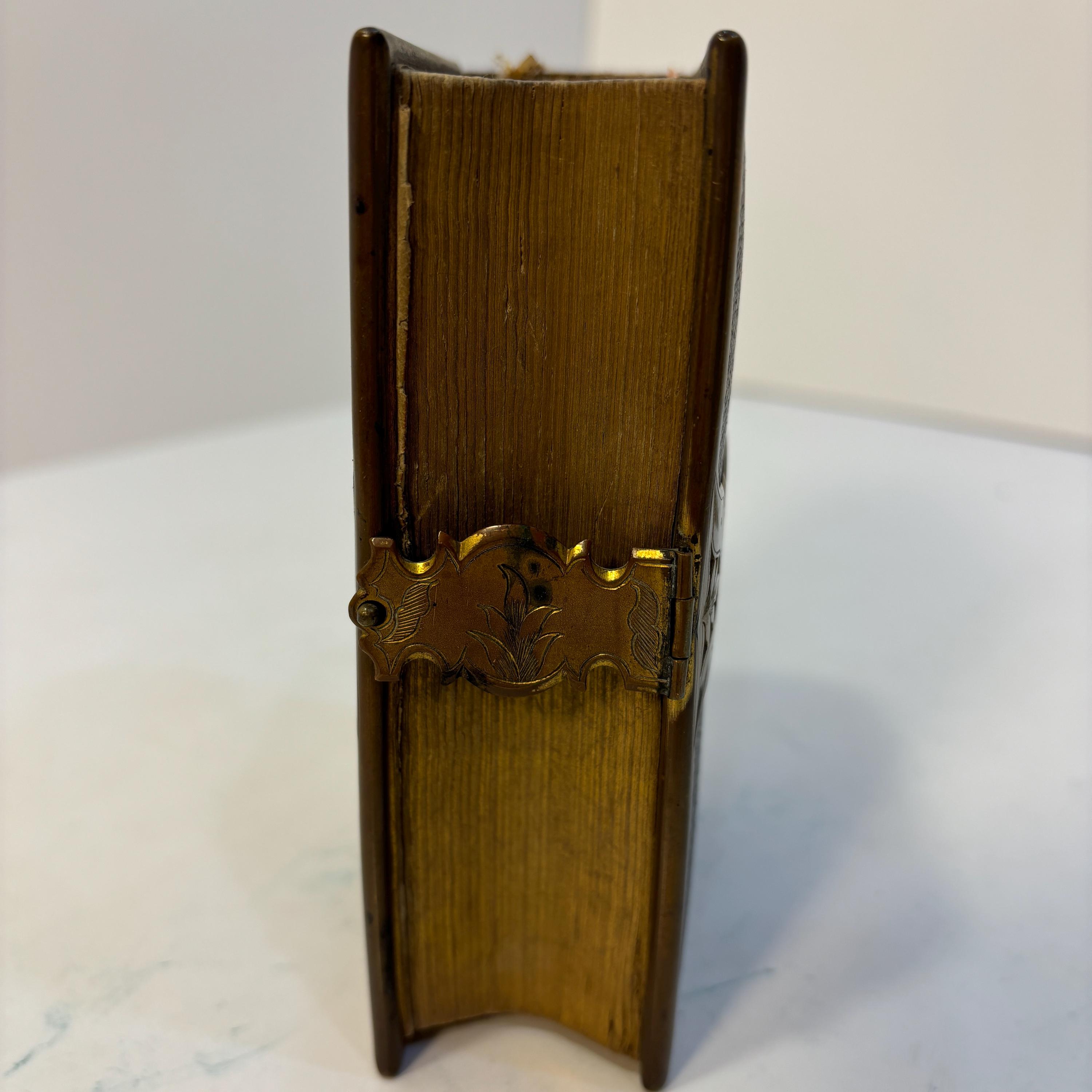 The Book of Common Prayer, And Administration of The Sacraments, and Other Rites and Ceremonies of The Church, According to The Use of The United Church of England and Ireland. Together With The Proper Lessons for Sundays and Other Holy-Days, and The New Version of The Psalms of David. — photograph 5.
