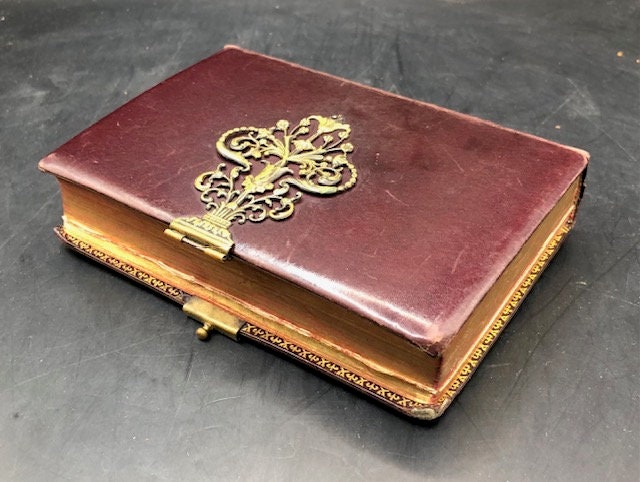 La Sposa Cristiana Ossia La Donna Second il Cuore di Dio Nella Famiglia e Nel Mondo. Opera Della Contessa Laura di Barezia Traduzione del fraese Preghiere, Istruzioni e Consigli per riceveredegnamente il Sacramento del Matrimonio e per compierne con esattezza i doveri. TRANSLATION: The Christian Bride That is The Woman According to the Heart of God in the Family and in the World. Works of Contessa Laura di Barezia, Translation of the French Prayers, Instructions and Advice to receive the Sacrament of Marriage worthily and to fulfill its duties exactly — photograph 10.