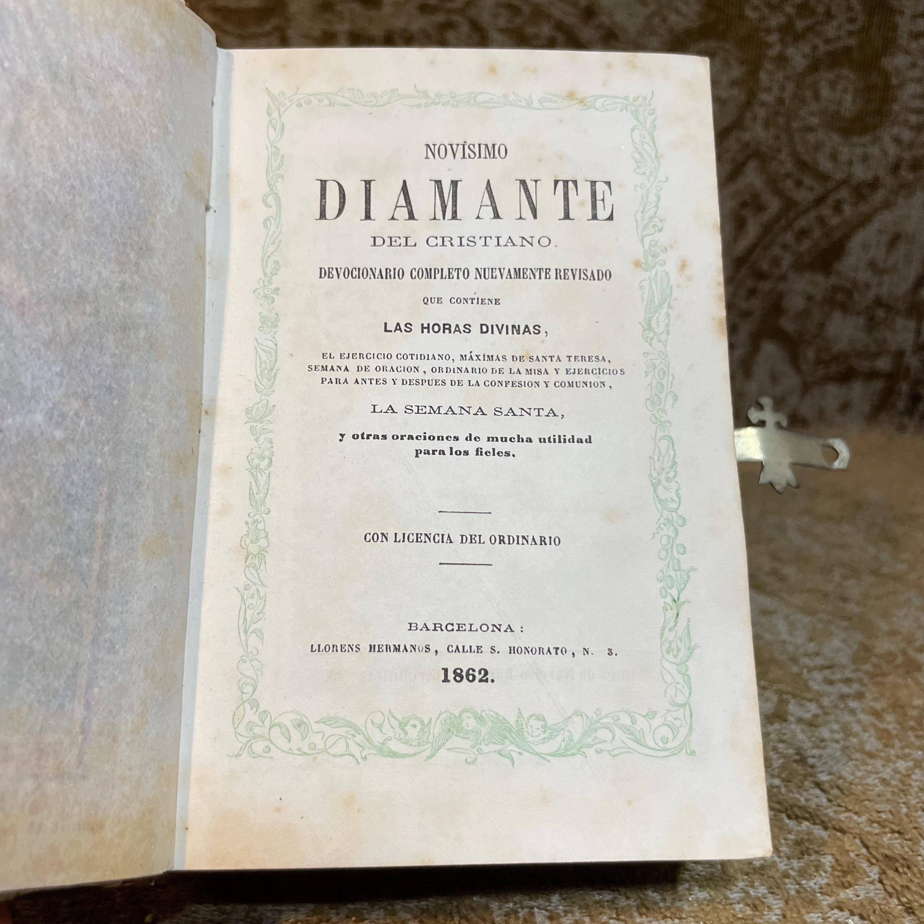 Novísimo Diamante Del Cristiano. Devocionario Completo Nuevamente Revisado Que Contiene Las Horas Divinas, El Ejercicio Cotidiano, Máximas De Santa Teresa, Semana De Oración, Ordinario De La Misa Y Ejercicios Para Antes Y Después De La Confesión Y Comunión, La Semana Santa, Y Otras Oraciones De Mucha Utilidad Para Los Fieles. Translated: Newest Diamond Of The Christian. Complete Prayer Book Newly Revised Containing The Divine Hours, The Daily Exercise, Maxims Of Saint Teresa, Prayer Week, The Order Of The Mass, And Exercises For Before And After Confession And Communion, Holy Week, And Other Prayers Of Great Usefulness For The Faithful. — photograph 6.