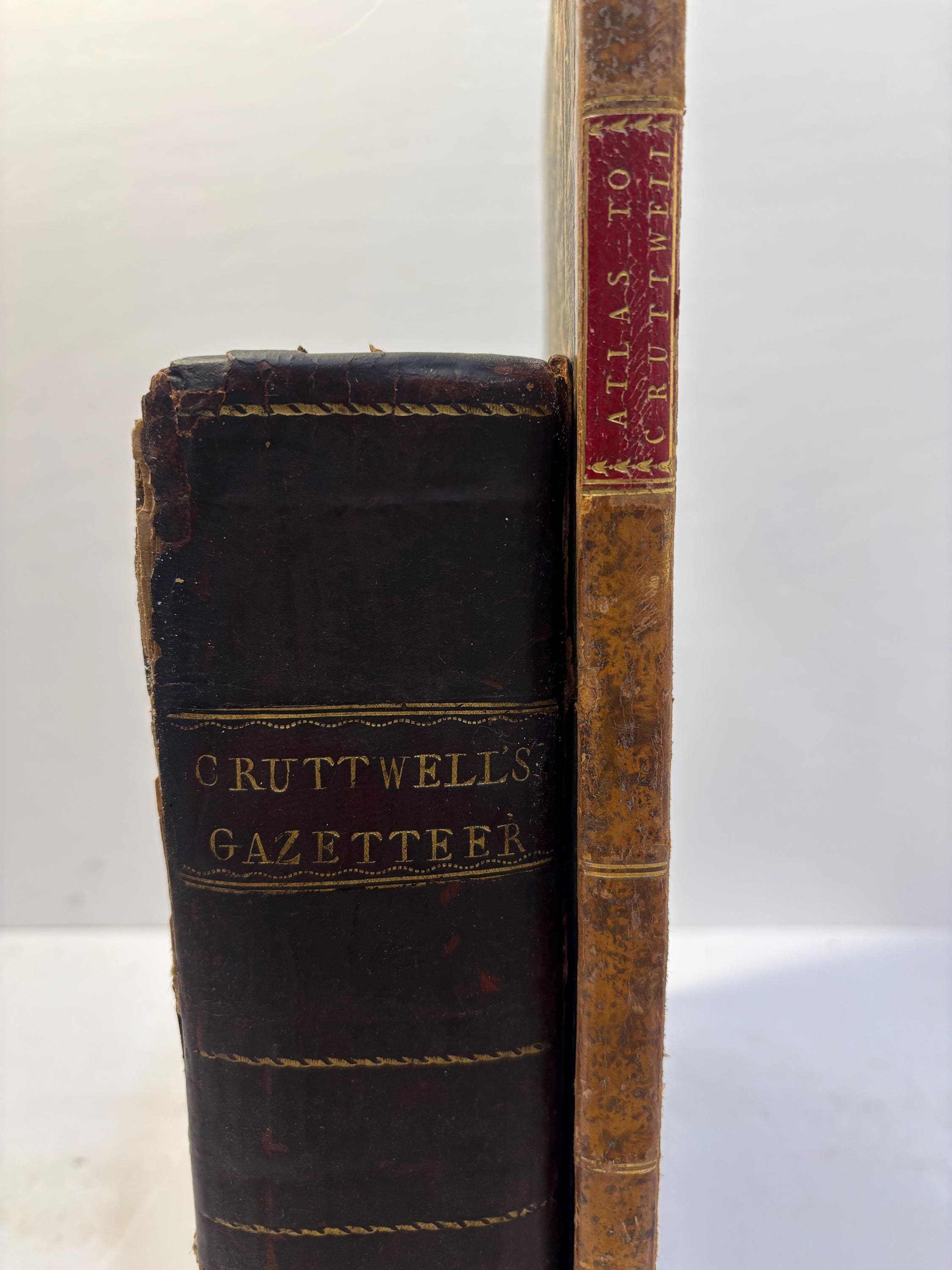 The New Universal Gazetteer; or, Geographical Dictionary: Containing A Description of All the Empires, Kingdoms, States, Provinces, Cities, Towns, Forts, Seas, Harbours, Rivers, Lakes, Mountains, and Capes, in The Known World; With the Government, Customs, Manners, and Religion of The Inhabitants; The Extent, Boundaries, and Natural Productions of Each Country; The Trade, Manufactures, and Curiousities of The Cities and Towns, Collected from the Best Authors; Their Longitude, Latitude, Bearings, and Distances, Ascertained by Actual Measurement, on the Most Authentic Charts. Together With an Atlas, Containing Twenty-Six Whole-Sheet Maps. Atlas to Cruttwells Gazetteer 26 Folding Maps of The World, Complete — photograph 2.