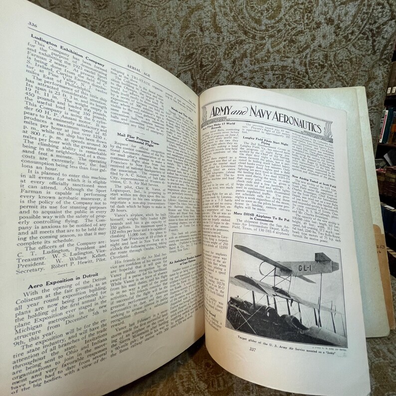 Puede incluir: Una fotograf&iacute;a en blanco y negro de un avi&oacute;n vintage con el texto "GL-1" en el lateral. El avi&oacute;n es un biplano con dos juegos de alas y una sola h&eacute;lice. El avi&oacute;n est&aacute; en tierra con su tren de aterrizaje extendido.