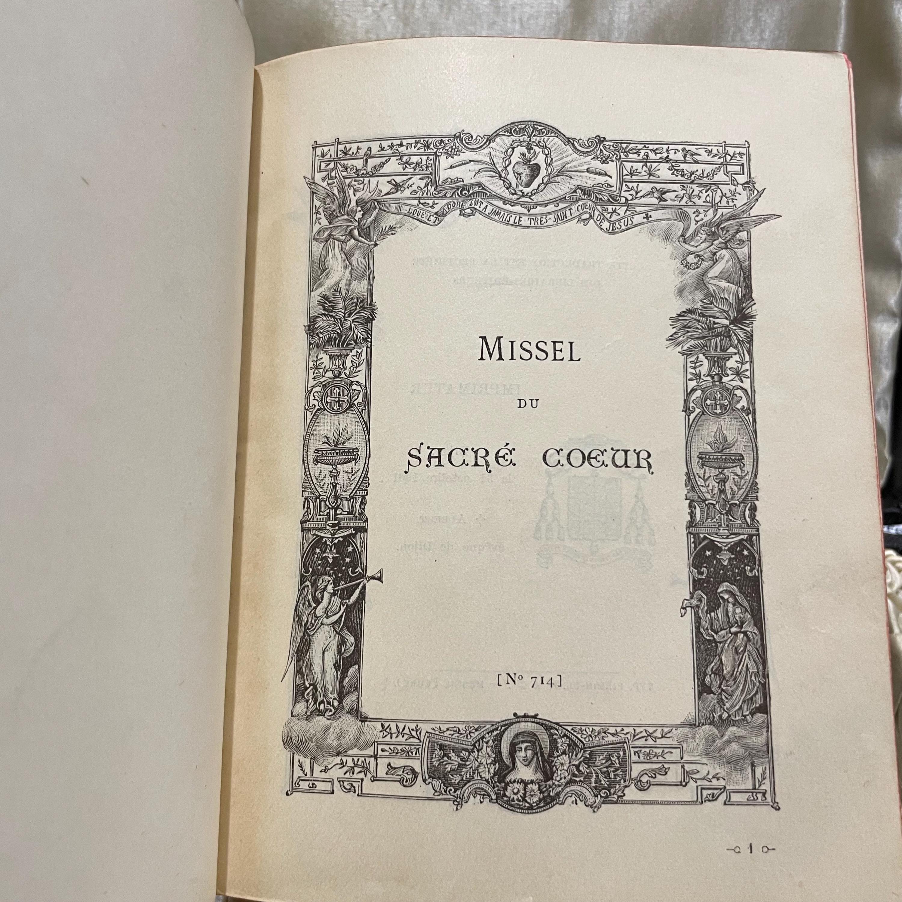 Missel du Sacre Coeur No. 714 in custom leather, silk lined presentation box. Translated: Missal of the Sacred Heart No.714 — photograph 6.