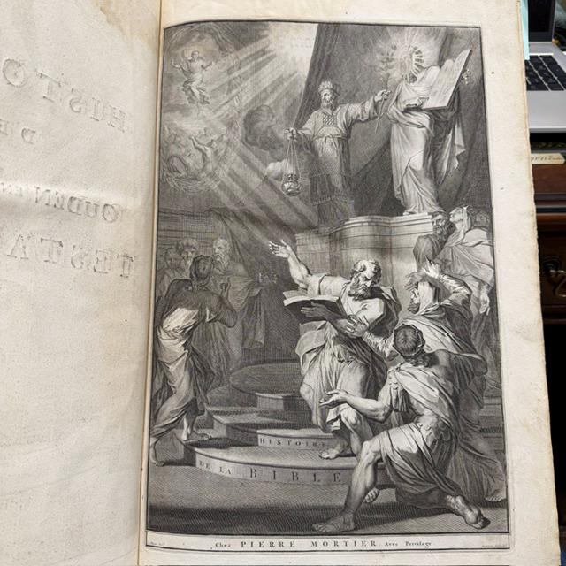 Historie Des Ouden En Nieuwen Testaments, Verrykt Met Meer Dan Vierhonderd Printverbeeldingen In Koper Gesneden. Met Privilegie Van De Heeren Staaten Van Holland En Westfriesland. Translated: History Of The Old And New Testaments, Enriched With More Than Four Hundred Printed Illustrations Engraved In Copper. With Privilege Of The Lords States Of Holland And West Friesland. — photograph 2.