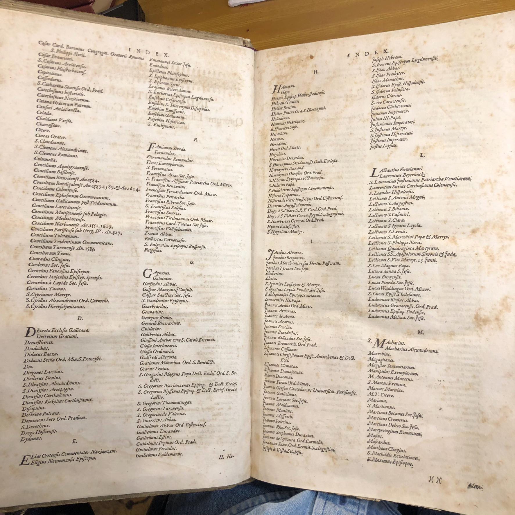 Locopletissima Bibliotheca Moralis Praedicabilis : Hoc Est Discursus Varii Exquisiti, In quibus per Tractatus ordine digestos, ad verbum Dei fructuosè & faciliter praedicandum, de Virtutibus & Vitiis copiosissimae materiae morales subministrantur, & ad plenum digeruntur
GOOGLE TRANSLATION: "Most Abundant Library of Moral Preaching: That is, Various and Exquisite Discourses, in which, through Treatises arranged in order, abundant material on virtues and vices is provided for fruitful and easy preaching on the word of God, and is fully organized."
PUBLICATION DATES: 1679-1683 — photograph 10.
