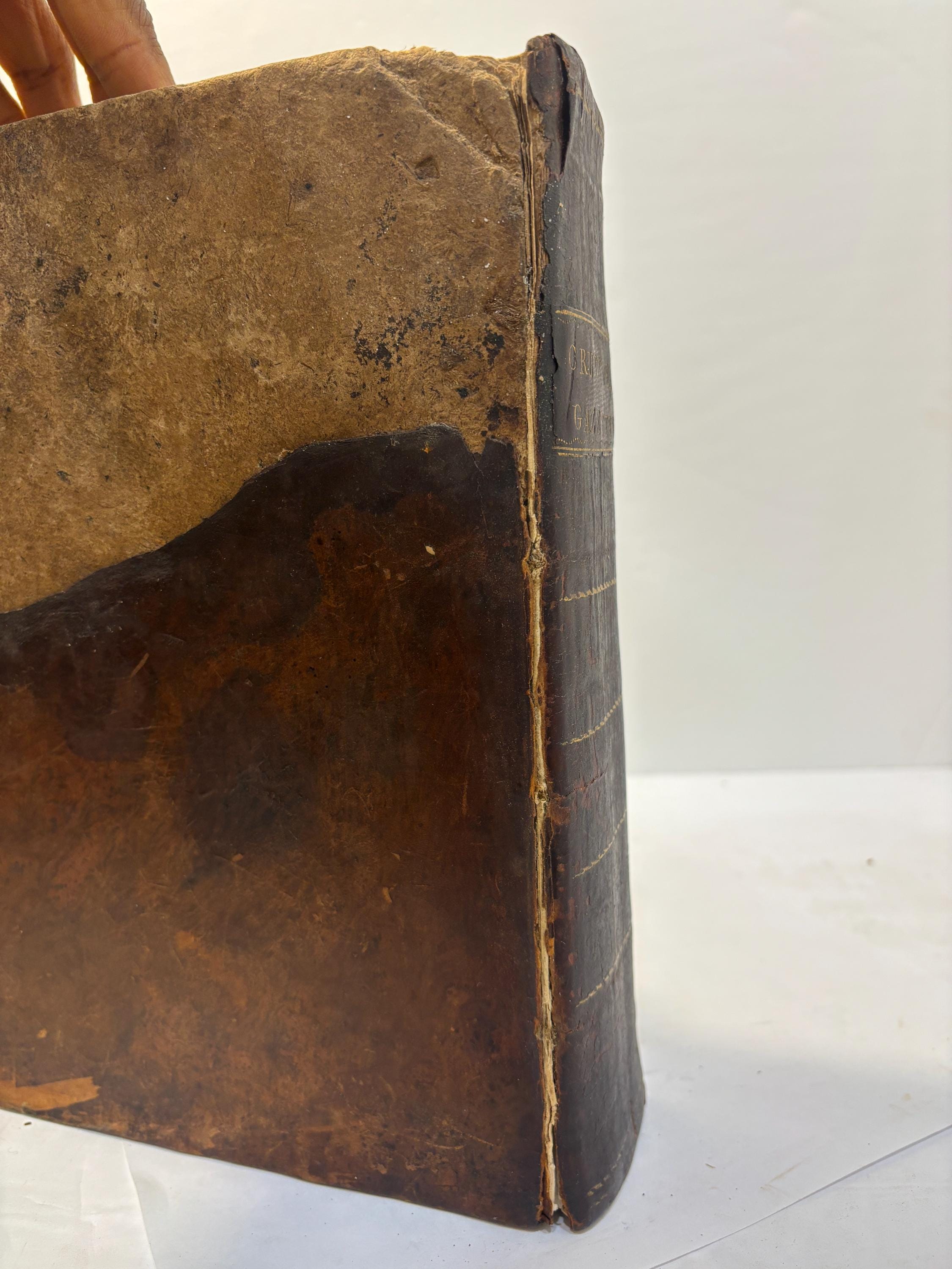 The New Universal Gazetteer; or, Geographical Dictionary: Containing A Description of All the Empires, Kingdoms, States, Provinces, Cities, Towns, Forts, Seas, Harbours, Rivers, Lakes, Mountains, and Capes, in The Known World; With the Government, Customs, Manners, and Religion of The Inhabitants; The Extent, Boundaries, and Natural Productions of Each Country; The Trade, Manufactures, and Curiousities of The Cities and Towns, Collected from the Best Authors; Their Longitude, Latitude, Bearings, and Distances, Ascertained by Actual Measurement, on the Most Authentic Charts. Together With an Atlas, Containing Twenty-Six Whole-Sheet Maps. Atlas to Cruttwells Gazetteer 26 Folding Maps of The World, Complete — photograph 7.