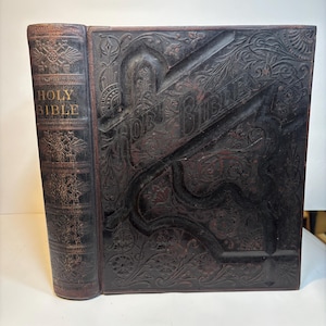 The Holy Bible Containing The Old and New Testaments Translated Out of The Original Tongues. Gustave Doré Illustrations.