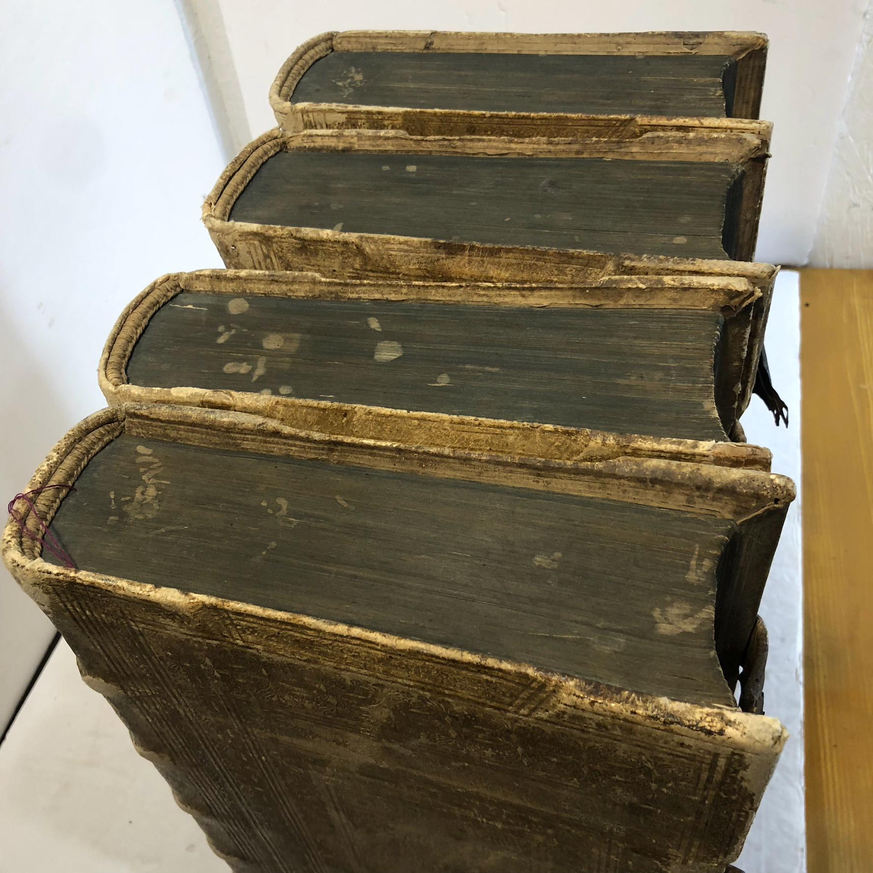 Locopletissima Bibliotheca Moralis Praedicabilis : Hoc Est Discursus Varii Exquisiti, In quibus per Tractatus ordine digestos, ad verbum Dei fructuosè & faciliter praedicandum, de Virtutibus & Vitiis copiosissimae materiae morales subministrantur, & ad plenum digeruntur
GOOGLE TRANSLATION: "Most Abundant Library of Moral Preaching: That is, Various and Exquisite Discourses, in which, through Treatises arranged in order, abundant material on virtues and vices is provided for fruitful and easy preaching on the word of God, and is fully organized."
PUBLICATION DATES: 1679-1683 — photograph 9.
