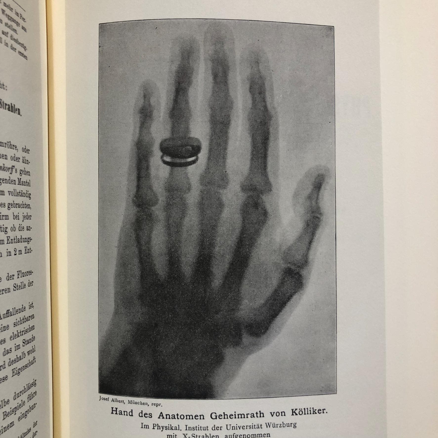 One Hundred Books Famous in Science Based on an Exhibition Held at The Grolier Club (no dj, ex-lib ) Limited Edition of 1000 Copies — photograph 8.