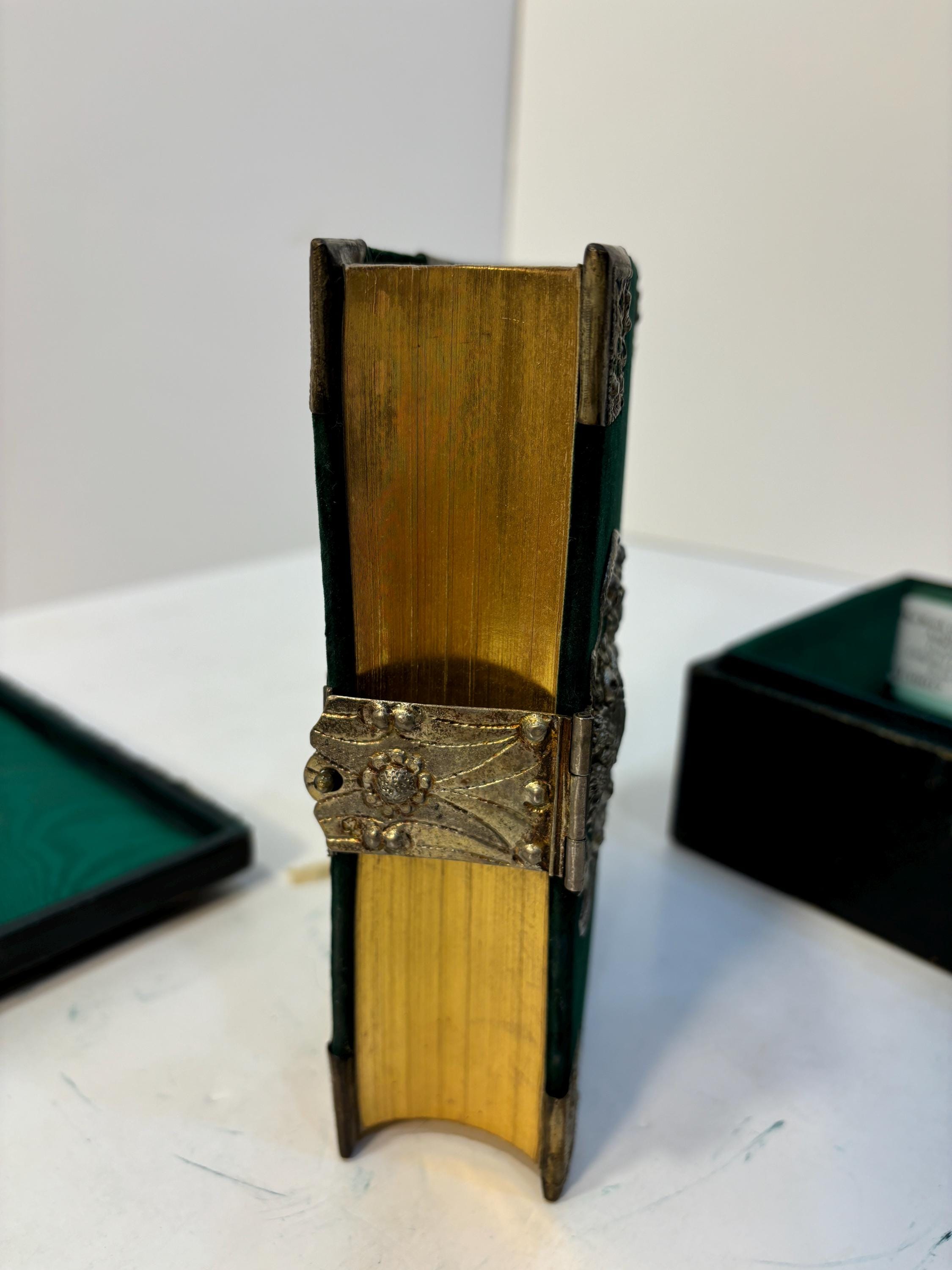 The Book of Common Prayer, and Administration of The Sacraments, and Other Rites and Ceremonies of The Church. According to The Use of The United Church of England and Ireland; Together with The Psalter of Psalms of David, Pointed as They are to be Sung or Said in Churches; And The Form and Manner of Making, Ordaining, and Conscrecrating of Bishops, Priests, and Deacons — photograph 6.