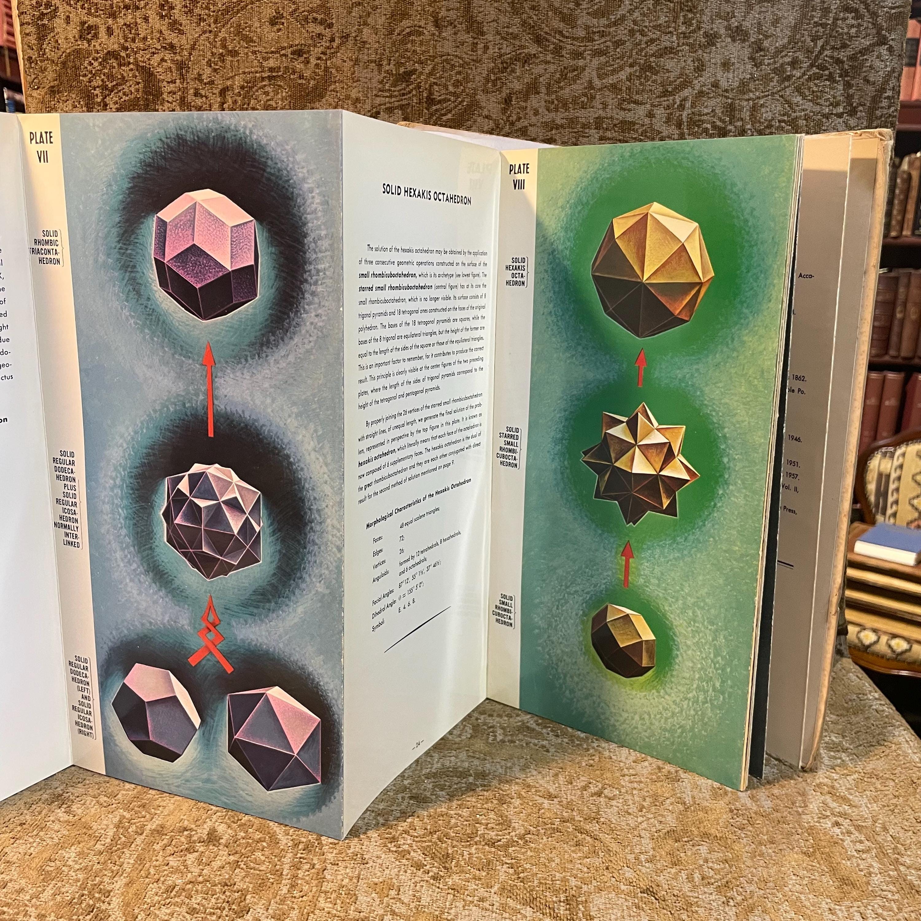 Polyhedra. The Realm of Geometric Beauty — photograph 10.
