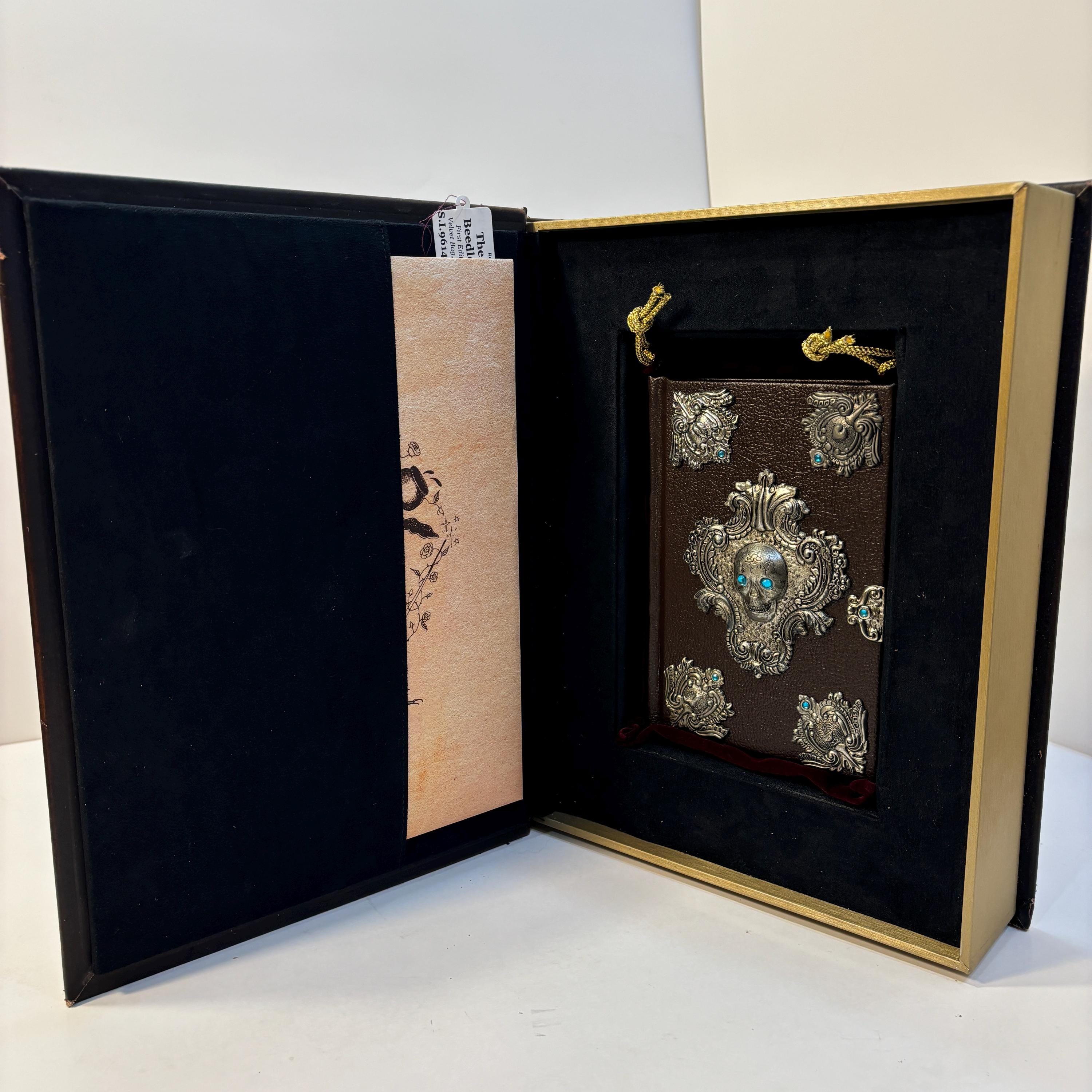 The Tales of Beedle The Bard, Translated from Three Original Runes by Hermione Granger, With Commentary by Professor Albus Dumbledore — photograph 4.