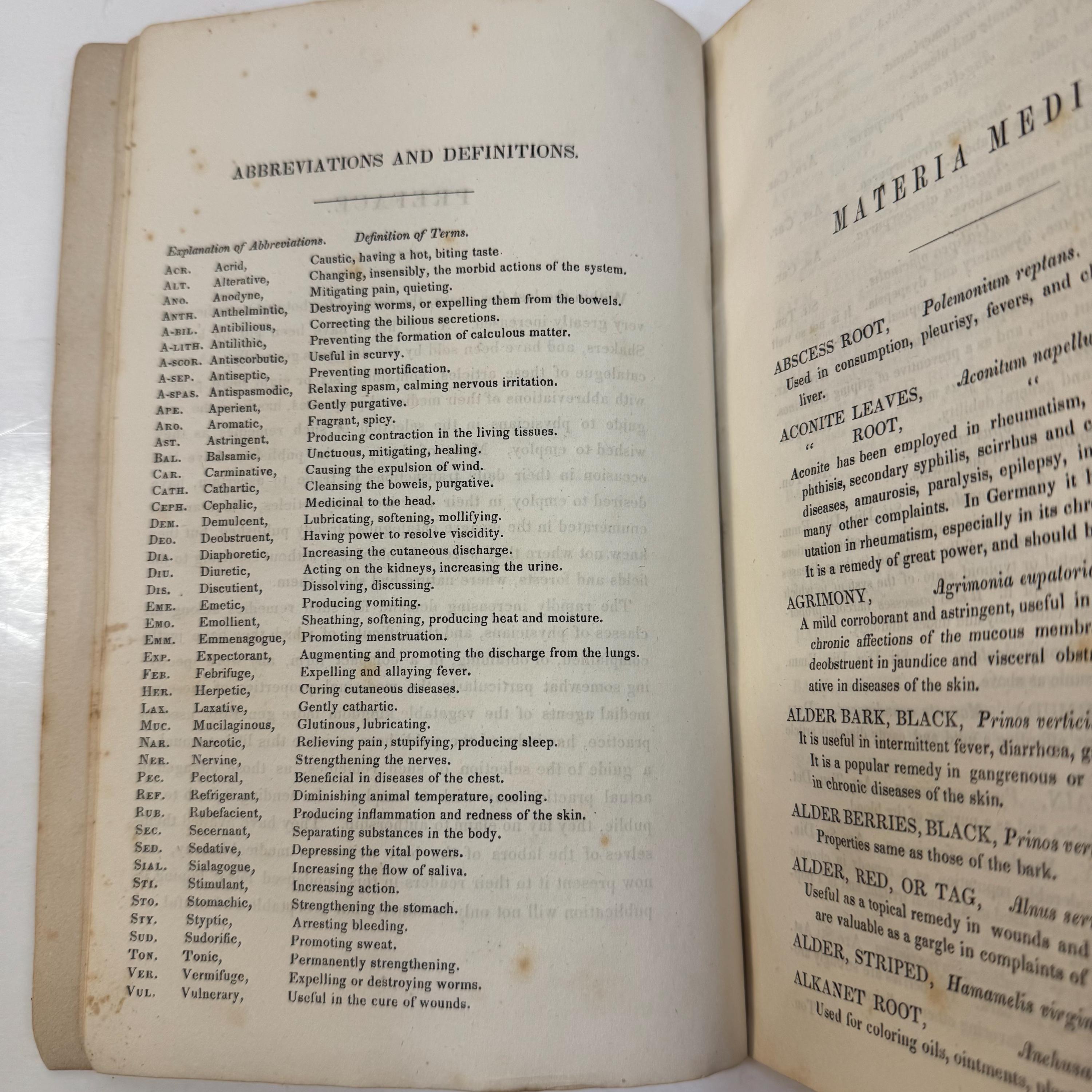 Botanic Materia Medica, or The Physician's Guide to The Remedies of The Botanic Kingdom. Embracing the Principal Articles in Use, With a Brief Account of Their Medicinal Properties — photograph 4.