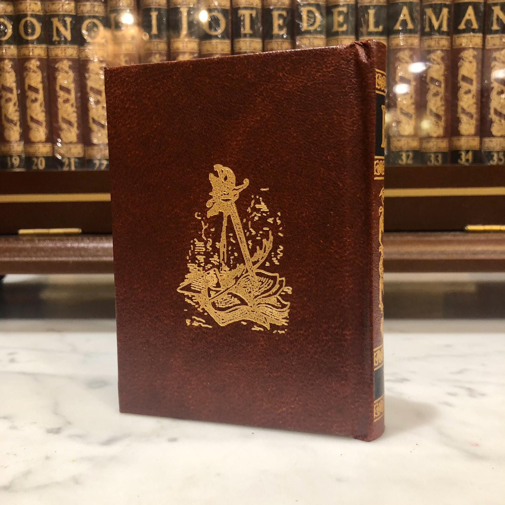 El Ingenioso Hidalgo Don Quijote de la Mancha in pressed wood display case — photograph 4.