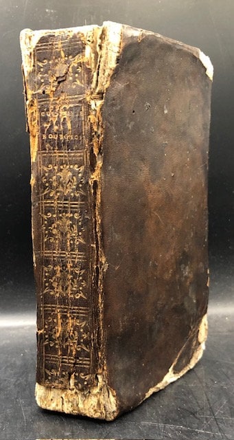 La Bourgeoise, Suivie De L'Office, A l'ufage de tous ceux qui se melent de depensas de Maisons. Contenant la manier de dissequer, connoure & servir tontes sortes de Viandes. Nouvelle Edition, Augmenteede plusiers Ragouts des plus nouveaux, & de differentes Recettes pour les Liqueurs. Translated from French: La Bourgeoise, followed by the Office, for the benefit of all those who are involved in house expenses. Containing the way of dissecting, knowing & serving all kinds of meats. New Edition, Augmented with several of the newest Stews, & different Recipes for Liqueurs. — photograph 5.