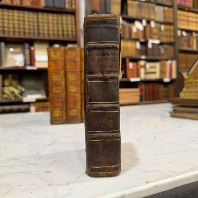 D. Io. Ern. Hebenstreit In Universitate Lipsensi Therapiae Prof. Publ. Facultatis Medicae Decani Vrbis Physici Anthropologia Forensis Sistens Medici Circa Rempublicam Causasque Dicendas Officivm Cum Rerum Anatomicarum ac Physicarum quae illud attinent expositionibus. Editio Altera C. Fig. Aeneis. Translated: Johann Ernst Hebenstreit, Public Professor of Therapeutics at the University of Leipzig, Dean of the Medical Faculty, and City Physician. Forensic Anthropology, Presenting The Duty of the Physician in Relation to the State And to Legal Cases, With Explanations of the Anatomical and Physical Matters That Pertain to It. Second Edition, With Copper Engravings. — photograph 2.