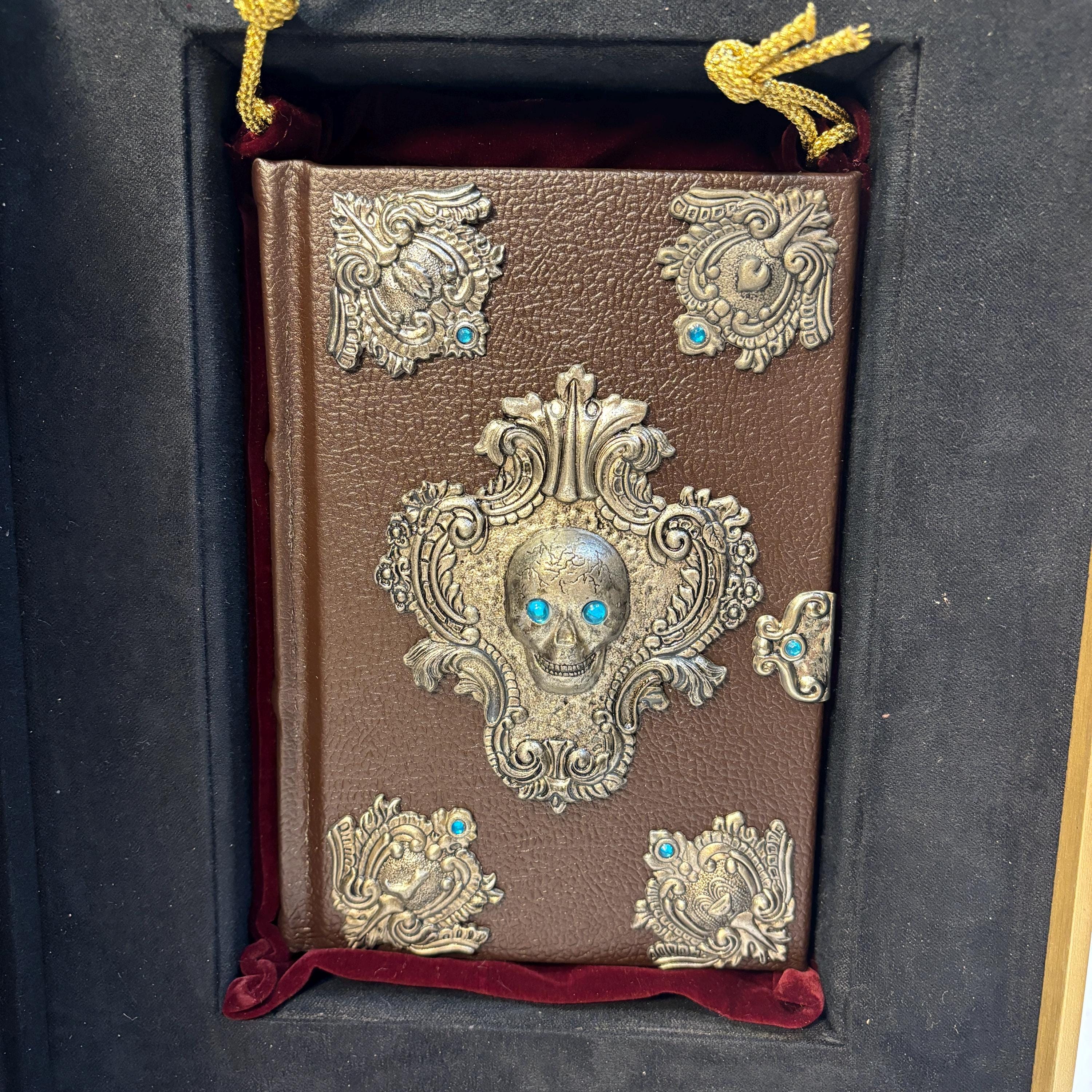 The Tales of Beedle The Bard, Translated from Three Original Runes by Hermione Granger, With Commentary by Professor Albus Dumbledore — photograph 7.