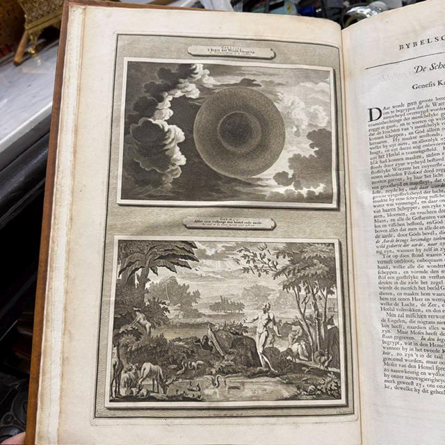 Historie Des Ouden En Nieuwen Testaments, Verrykt Met Meer Dan Vierhonderd Printverbeeldingen In Koper Gesneden. Met Privilegie Van De Heeren Staaten Van Holland En Westfriesland. Translated: History Of The Old And New Testaments, Enriched With More Than Four Hundred Printed Illustrations Engraved In Copper. With Privilege Of The Lords States Of Holland And West Friesland. — photograph 5.