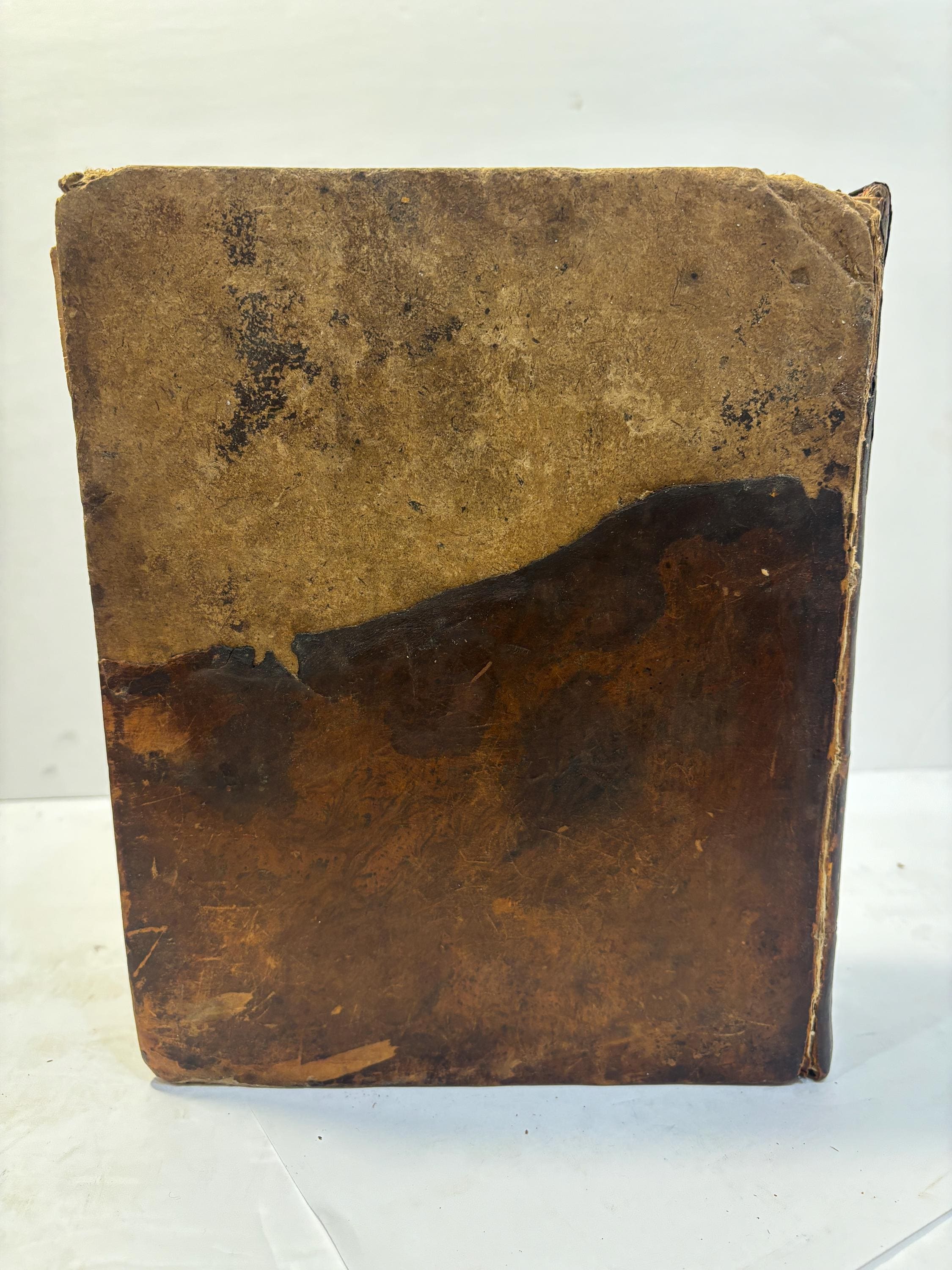The New Universal Gazetteer; or, Geographical Dictionary: Containing A Description of All the Empires, Kingdoms, States, Provinces, Cities, Towns, Forts, Seas, Harbours, Rivers, Lakes, Mountains, and Capes, in The Known World; With the Government, Customs, Manners, and Religion of The Inhabitants; The Extent, Boundaries, and Natural Productions of Each Country; The Trade, Manufactures, and Curiousities of The Cities and Towns, Collected from the Best Authors; Their Longitude, Latitude, Bearings, and Distances, Ascertained by Actual Measurement, on the Most Authentic Charts. Together With an Atlas, Containing Twenty-Six Whole-Sheet Maps. Atlas to Cruttwells Gazetteer 26 Folding Maps of The World, Complete — photograph 6.