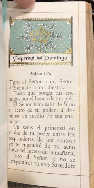 El Oficio del Domingo Devocionario Que Contiene las oraciones y ejercicios para asistir al Sarrificio de la Santa Misa. Edicion aumentada con la Semana Santa. Translated from Spanish: The Office of Sunday Devotional That Contains the prayers and exercises to assist in the Sacrifice of the Holy Mass. Enlarged edition with Holy Week — photograph 5.