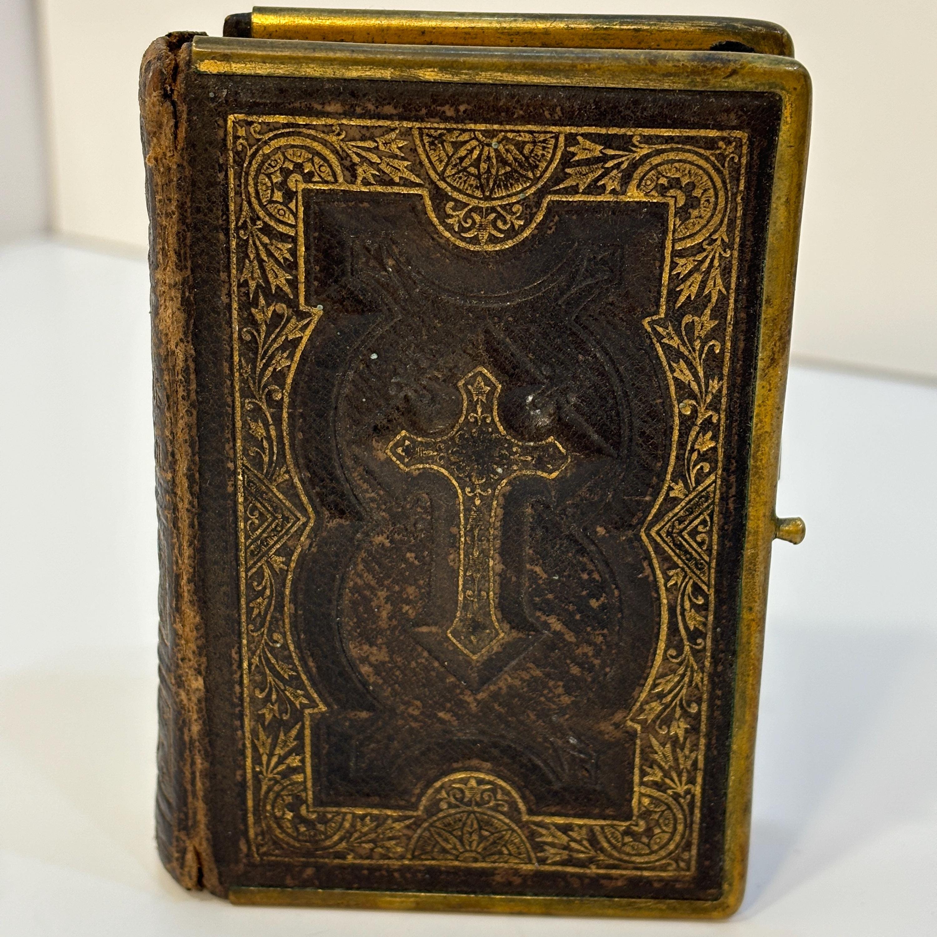 Das Paradies Gärtlein. Ein katholisches Gebetbuch enthaltend eine Auswahl der besten Andachtsübungen. Mit bischöflicher Approbation. Translated: The Little Garden of Paradise. A Catholic prayer book containing a selection
of the best devotional exercises. With Episcopal approval. — photograph 5.