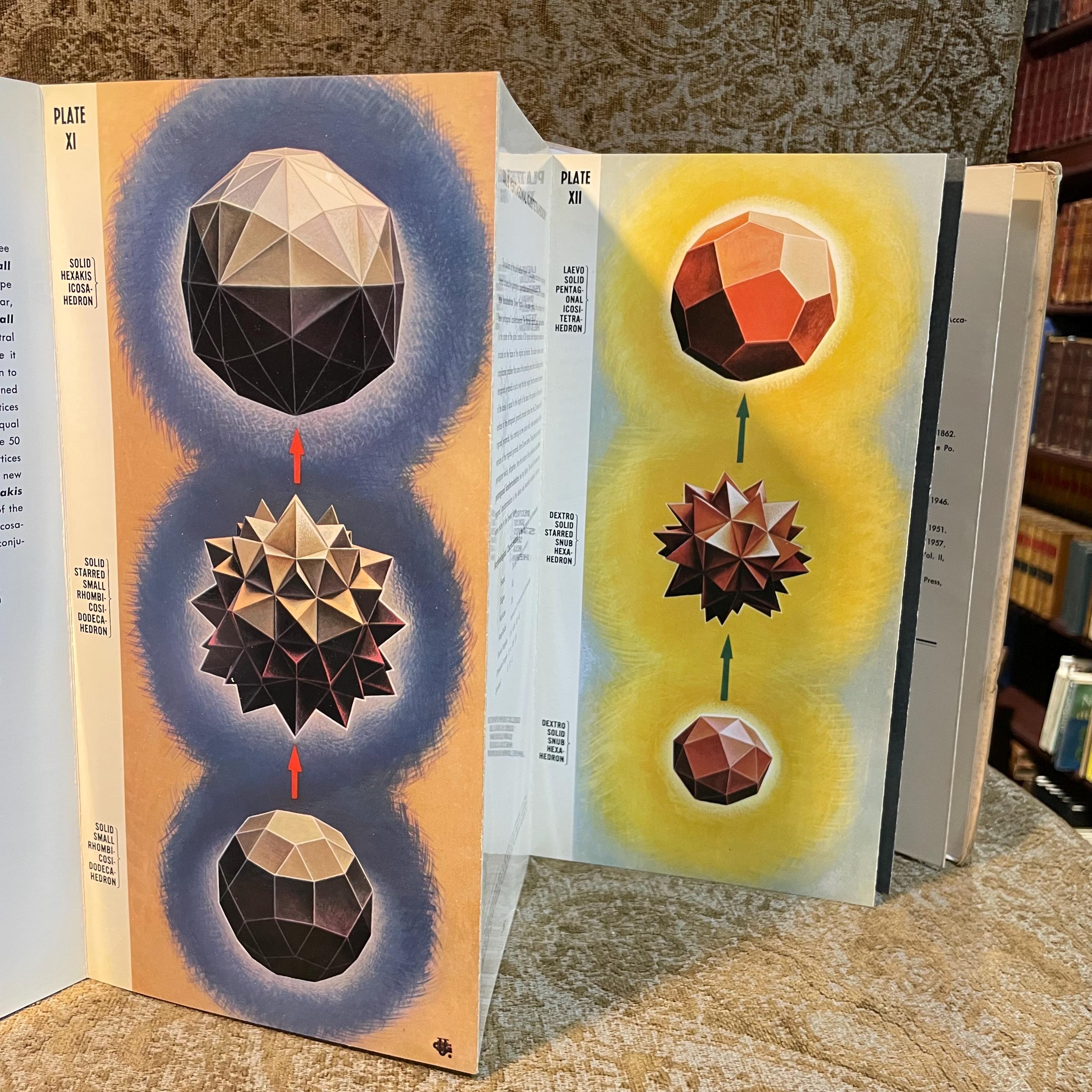 Polyhedra. The Realm of Geometric Beauty — photograph 3.