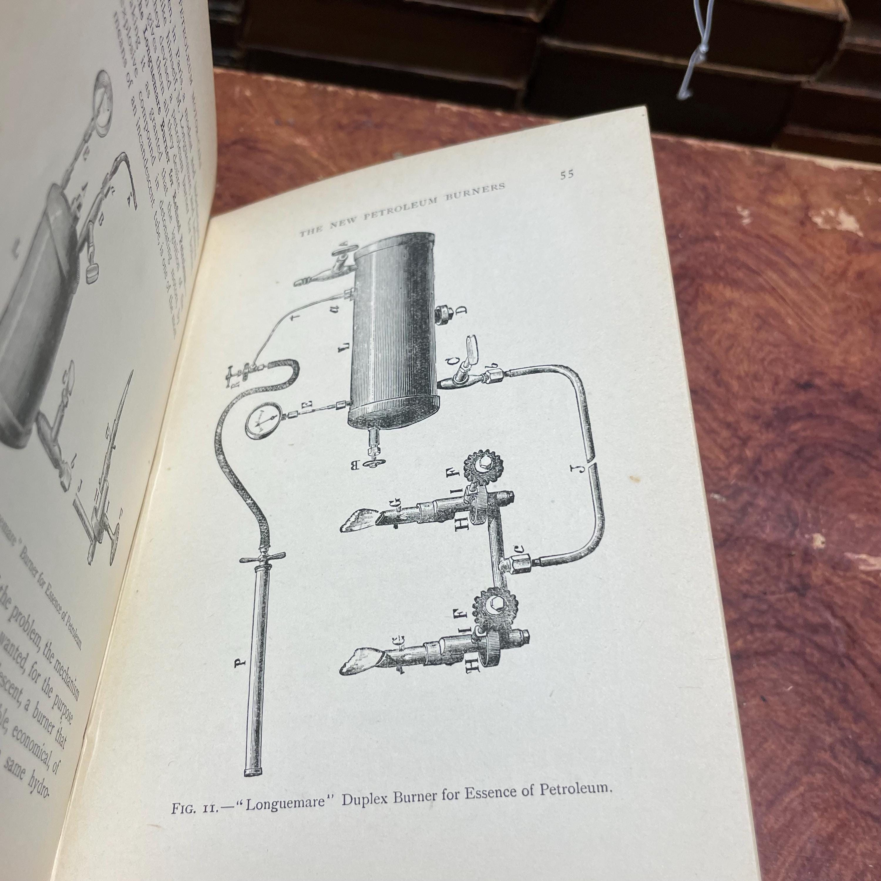 Petroleum Motor-Cars. Illustrated. First Edition. — photograph 3.