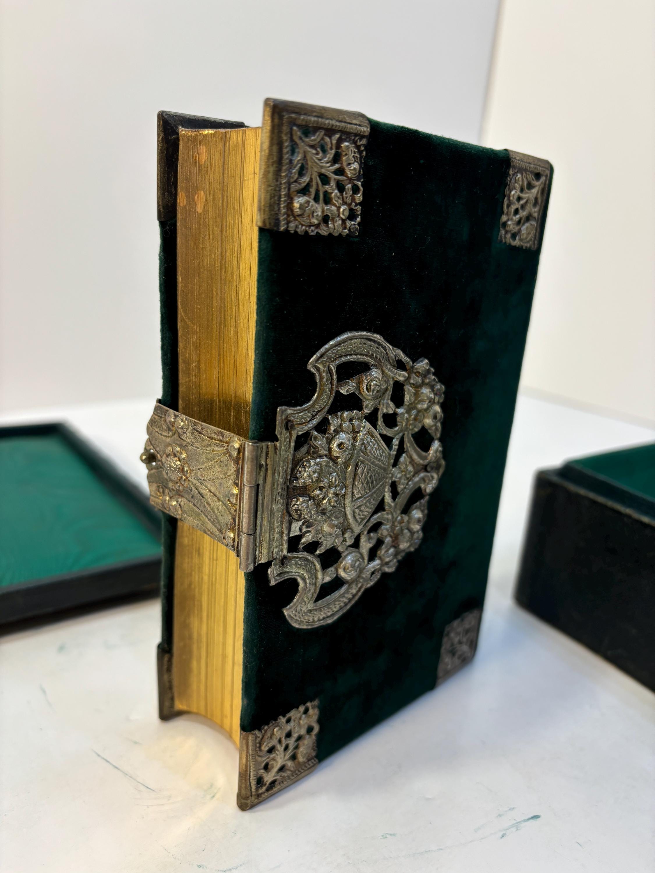 The Book of Common Prayer, and Administration of The Sacraments, and Other Rites and Ceremonies of The Church. According to The Use of The United Church of England and Ireland; Together with The Psalter of Psalms of David, Pointed as They are to be Sung or Said in Churches; And The Form and Manner of Making, Ordaining, and Conscrecrating of Bishops, Priests, and Deacons — photograph 8.