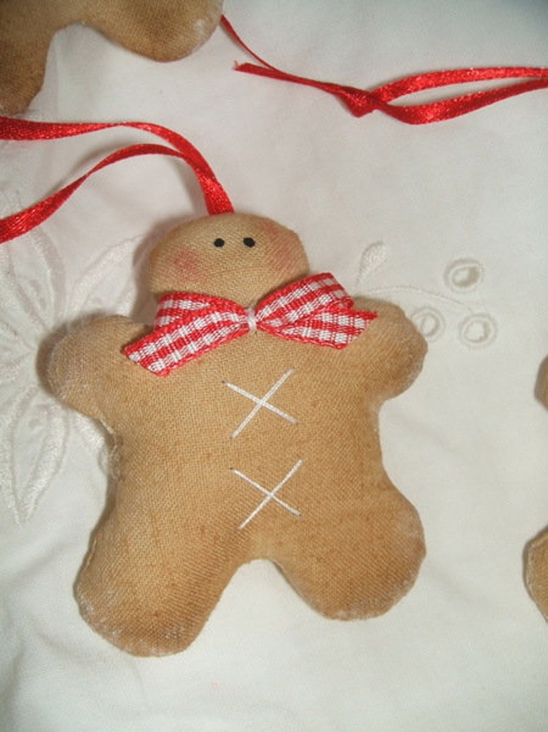 Gingerbread men mini format 2 pieces tree decorations image 2