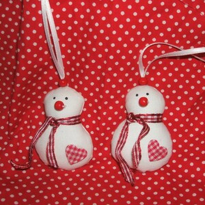 Bonhommes de neige miniatures 2 pièces, pendentifs, ornements d'arbre image 2