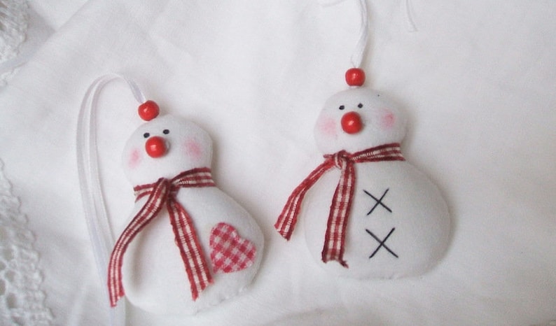 Bonhommes de neige miniatures 2 pièces, pendentifs, ornements d'arbre image 1