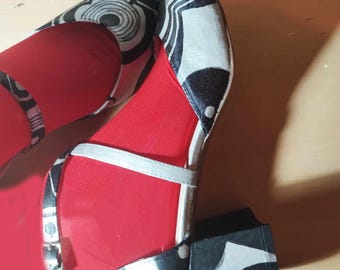 1960er Jahre inspirierte handbemalte Schuhe
