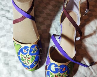 "Handbemalte ""Gingko-Schuhe"" im Art-Deco-Stil"