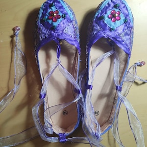 Lilac/Violet regency style shoes, decorated by hand