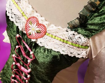 Blusa Dirndl con collage artístico