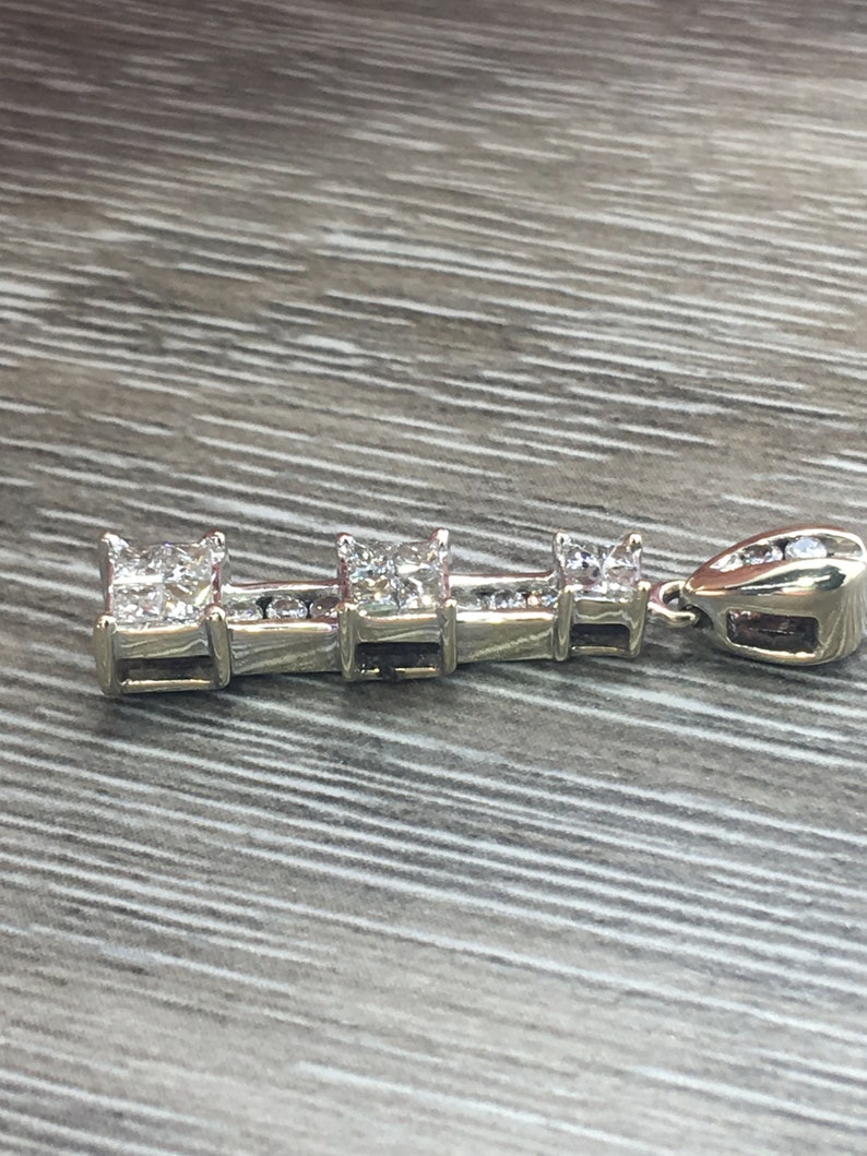 14KW Diamond illusion Set Drop Pendant