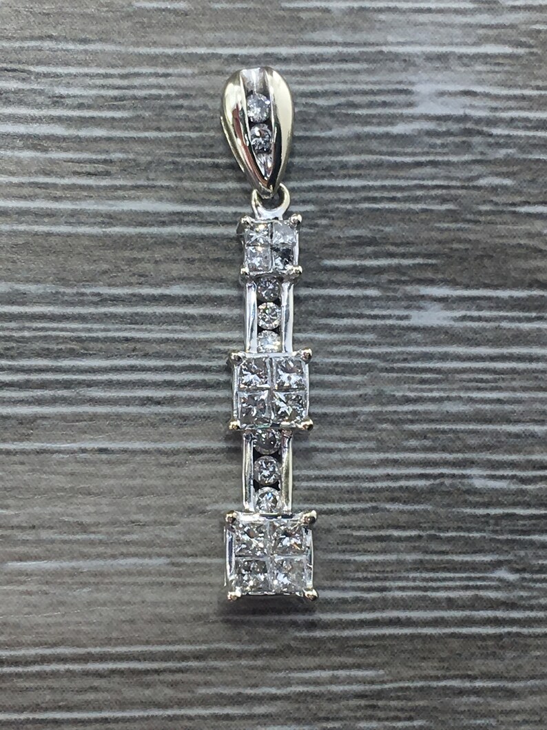 14KW Diamond illusion Set Drop Pendant